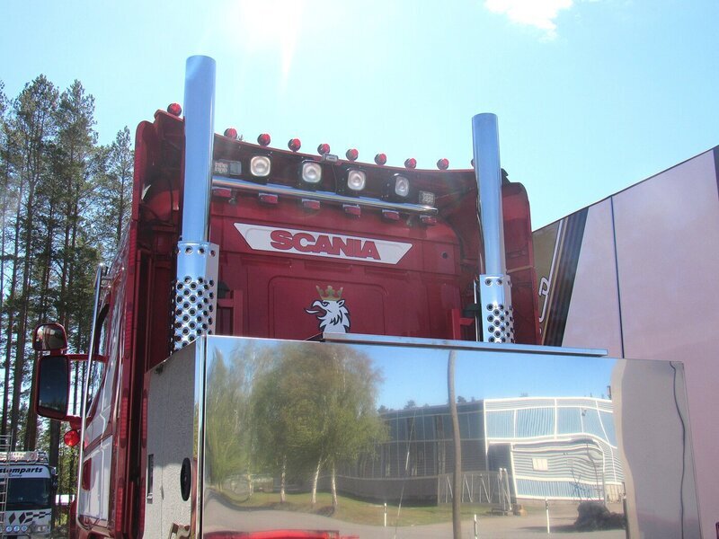 <b>Sivenius</b><br>Putket suorilla yläpäillä/lämpösuojapelleillä