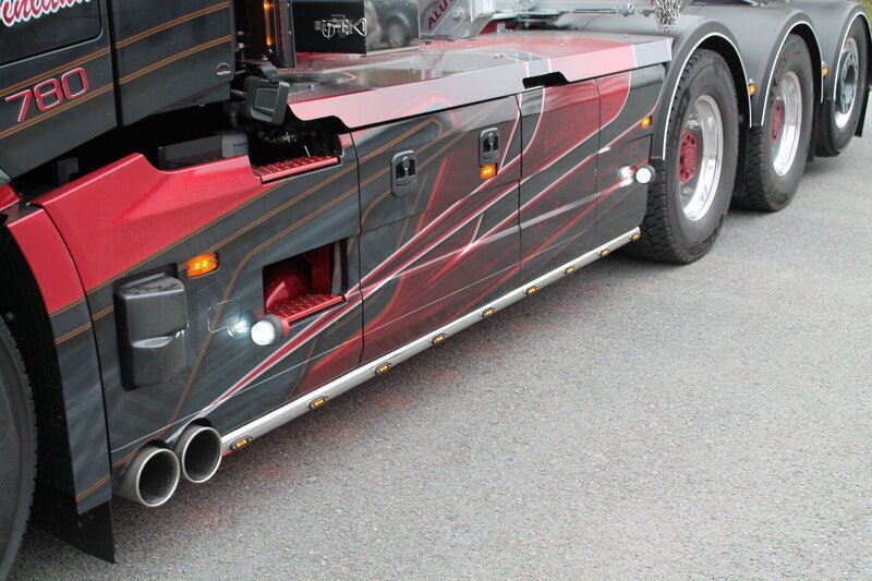 <b>Hautanen Åkeri</b><br>Sivupakoputken ulostulo