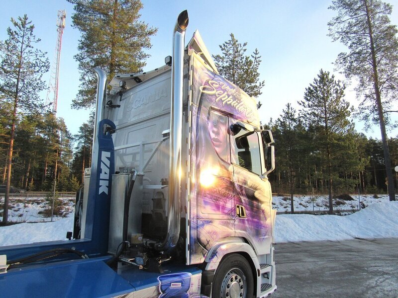 <b>Seppälä</b><br>Tuplapystyputket, special yläleikkauksilla