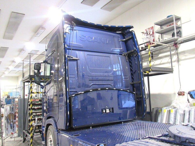 <b>Järvinen Transport</b><br>Päällystasot, led-putket ja letkuteline