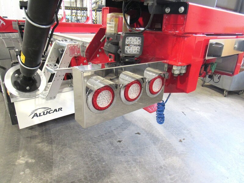 <b>RM Enberg</b><br>Takavalokotelot pyöreille valoille, yleismalli, saatavana ilman valonlippoja