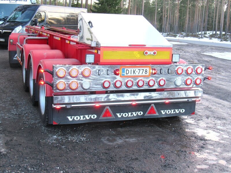 <b>TJJ-Kuljetus</b><br>asiakkaan toivomuksien mukainen takavalopalkki