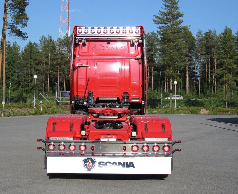 <b>Sivenius</b><br>Takavalokotelot ylös ja perälle